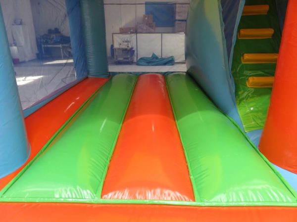 Multiplay gonflable basico avec un grand matelas gonflable à sauter