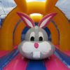 Obstacle lapin gonflable avec tête sympathique