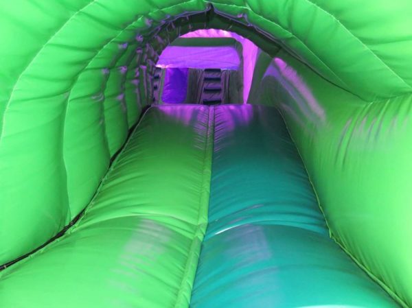 Parcours gonflable méga jungle avec tunnel