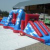 Parcours gonflable piscine commando avec toboggan.