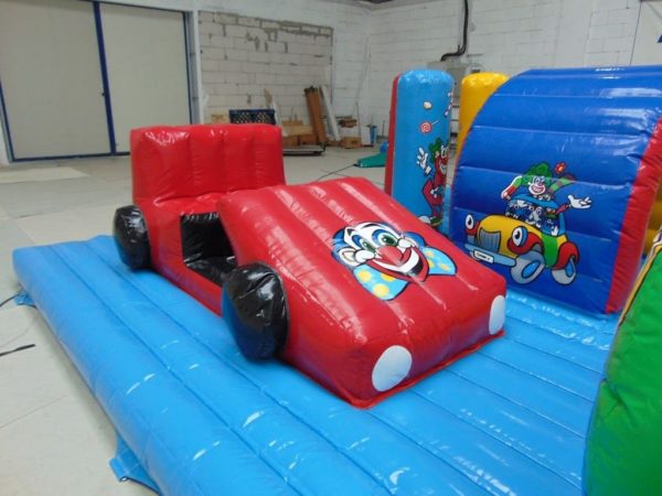 Acheter jeu gonflable obstacles voiture rouge, magic circus.