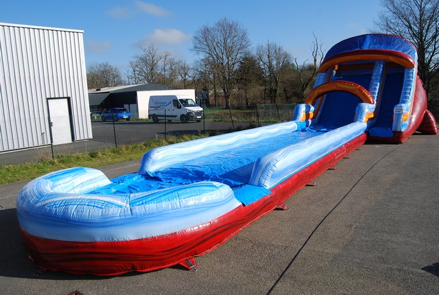 Toboggan gonflable piscine rafraichissant