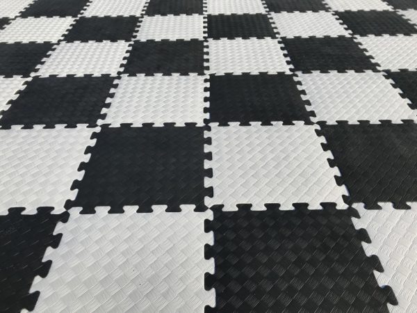 Plateau de jeu de 64 cases noires et blanches