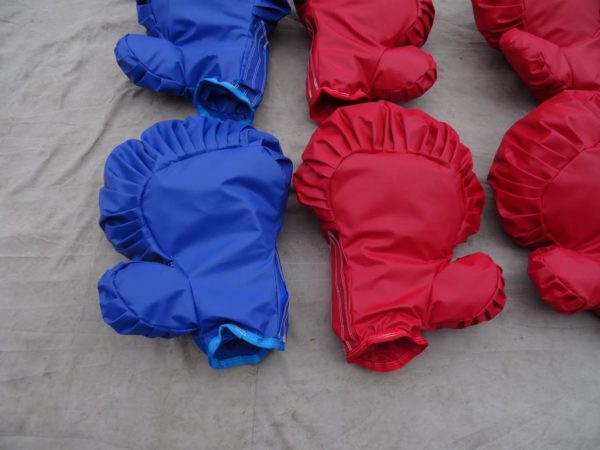 Gants de boxe géants pour les animations.