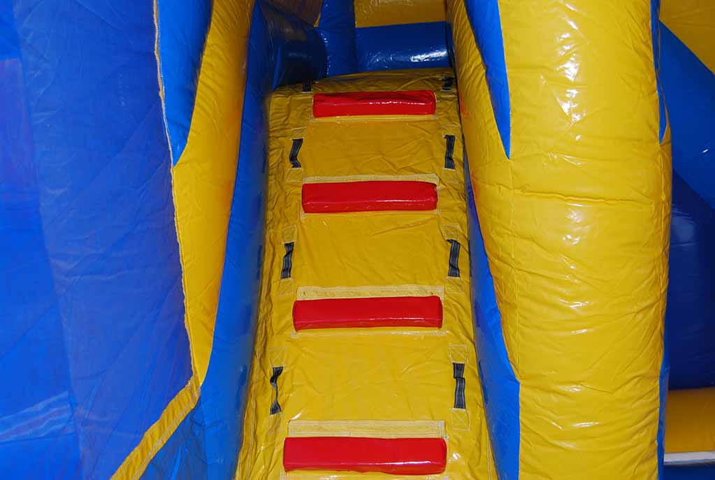 Promotion structure gonflable combo requin avec marches