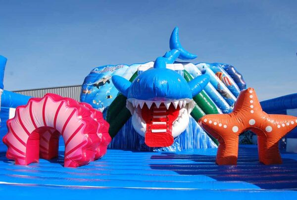Croc enfants gonflable requin visuel