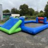 Mini terrain de football gonflable avec soufflerie.