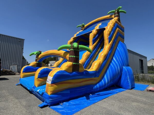 Toboggan gonflable géant maxi Niagara professionnel.