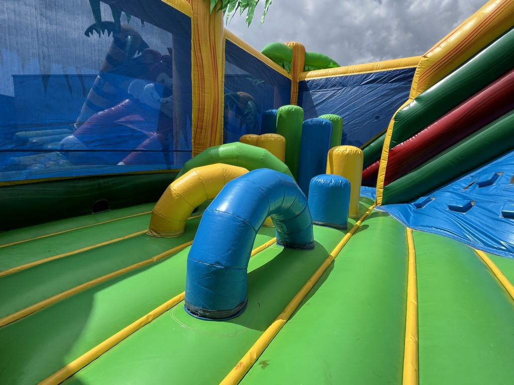 Parc gonflable girafun occasion avec des jeux