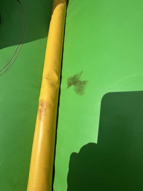 Parc gonflable girafun occasion avec des taches