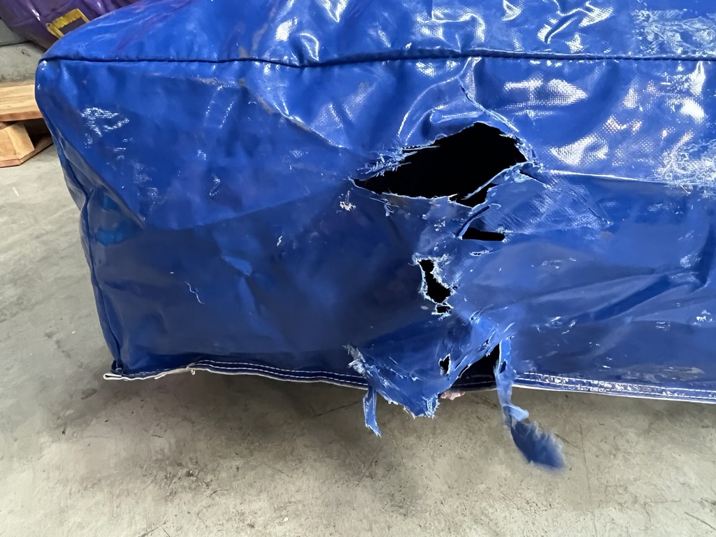 Château gonflable abimé, service réparation de jeux gonflable Lukylud.