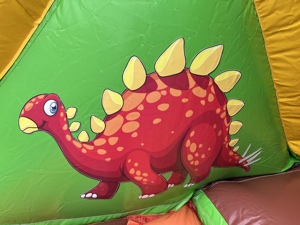 Structure gonflable combo dinosaure rigolo.