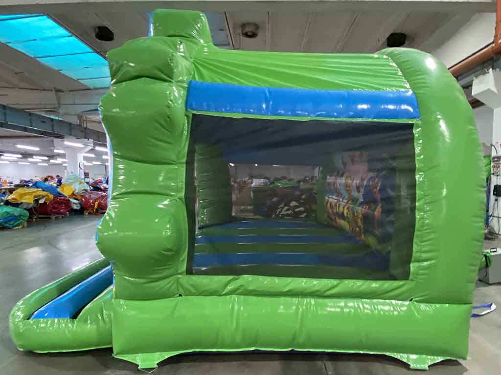 Château gonflable professionnel décoré jungle