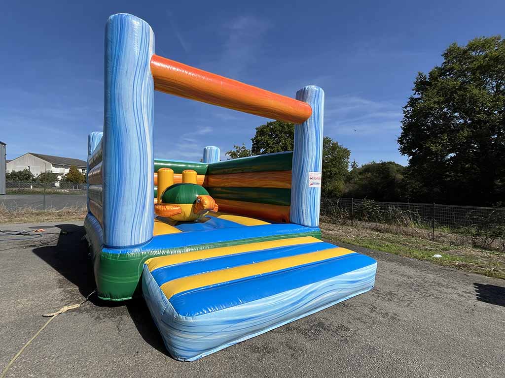 Château gonflable pas cher Bumpa simple avec jeux