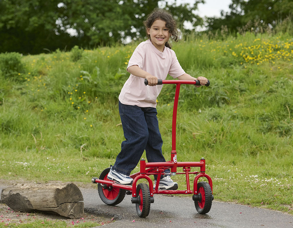 Step roller enfant, marcher pour avancer