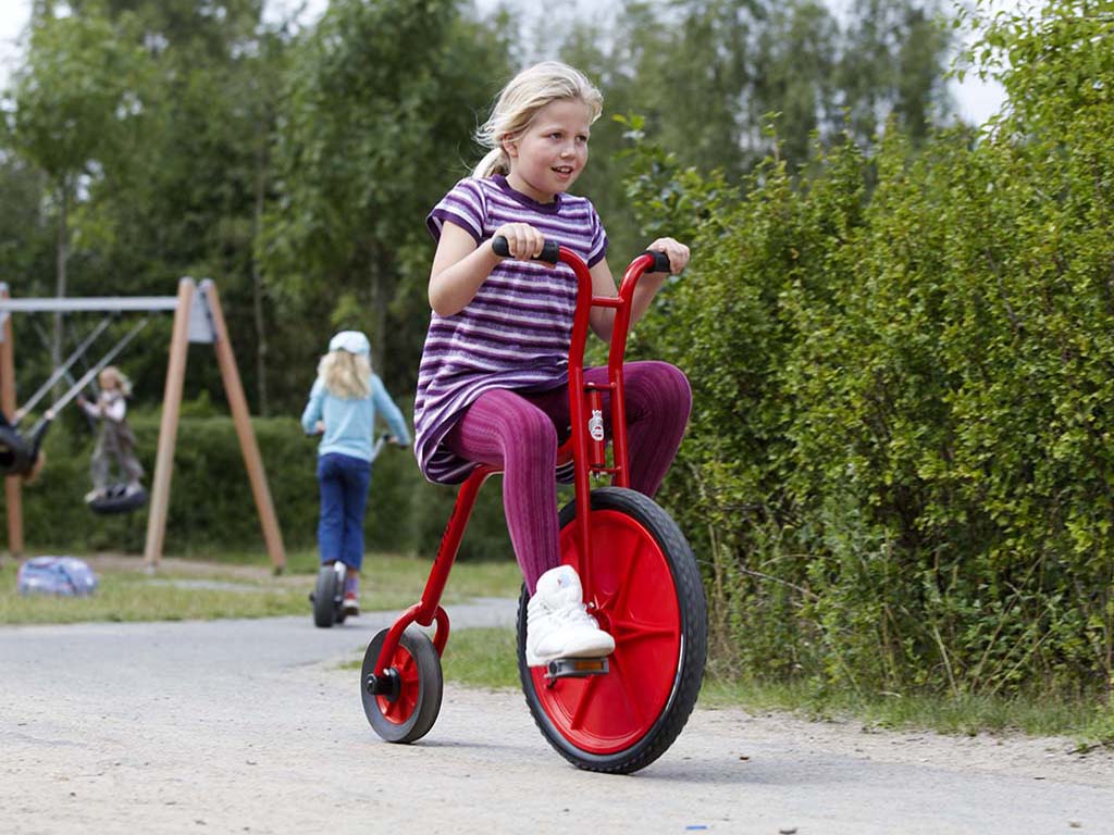 Vélo rigolo avec une grande roue, vélo professionnel pour enfants de 5 à 12 ans.